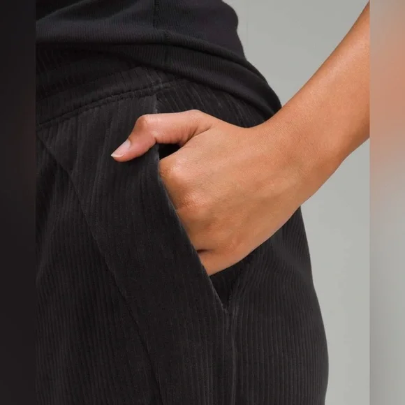 Lululemon Scuba Mid-Rise Wide-Leg Pant *Velvet Cord in Black - Picture 4 of 9